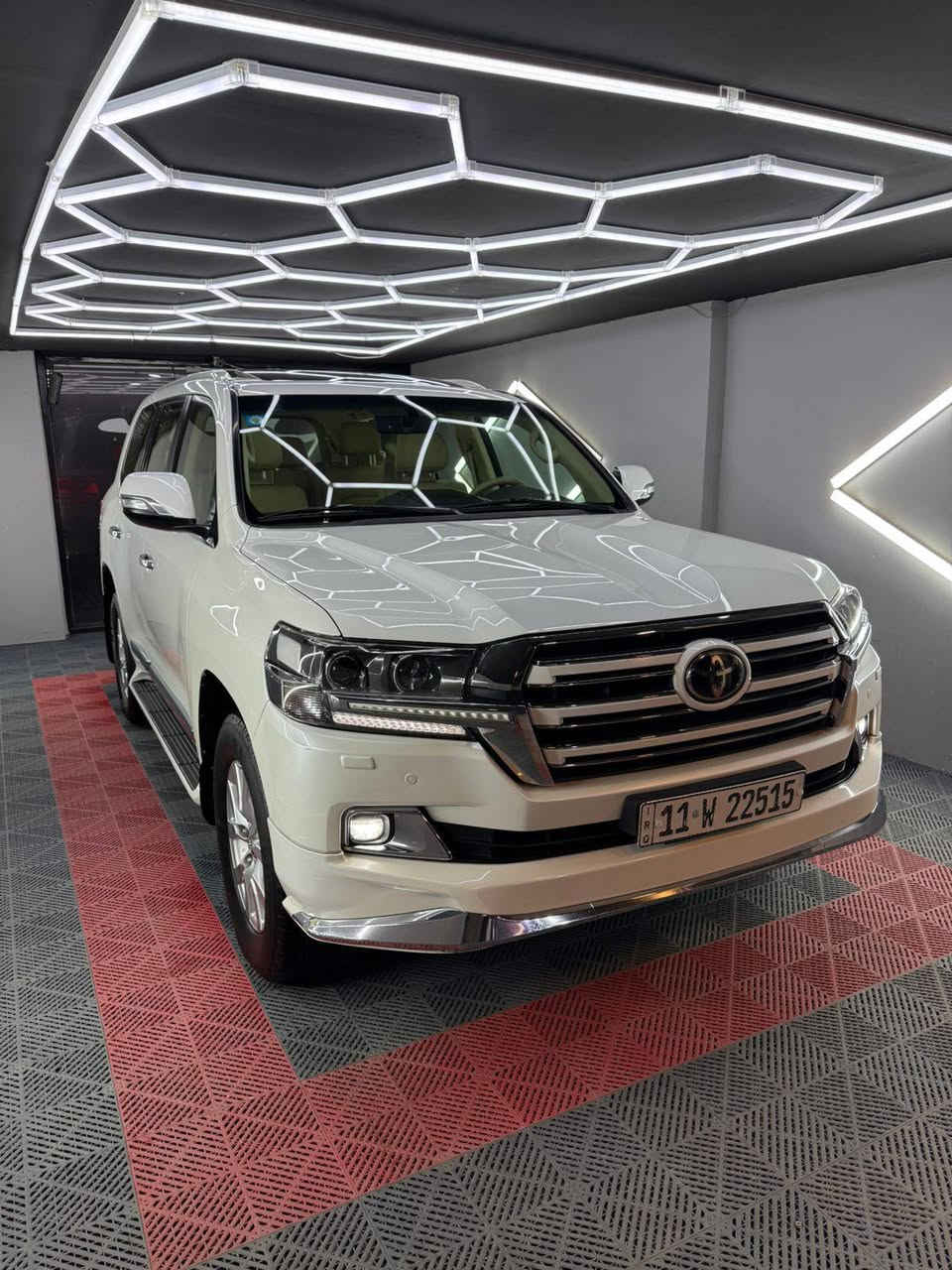 السلام عليكم 

لاندكروز خليجي 

موديل 17

شركة ساس 

وايت ادشن معروفة موصفات الوايت ادشن 

ماشية 125 الف

صبغ جزء من الباب الخلفي اليمين فقط كما موضح بالسونار
باقي السيارة مكفولة السيارة جدا نضيفة

رقم بغداد انكليزي تحويل مباشر

السعر 48 الف بيها مجال 

مكانه السيارة بغداد الغزالية 

للاستفسار  *********** وات ساب
