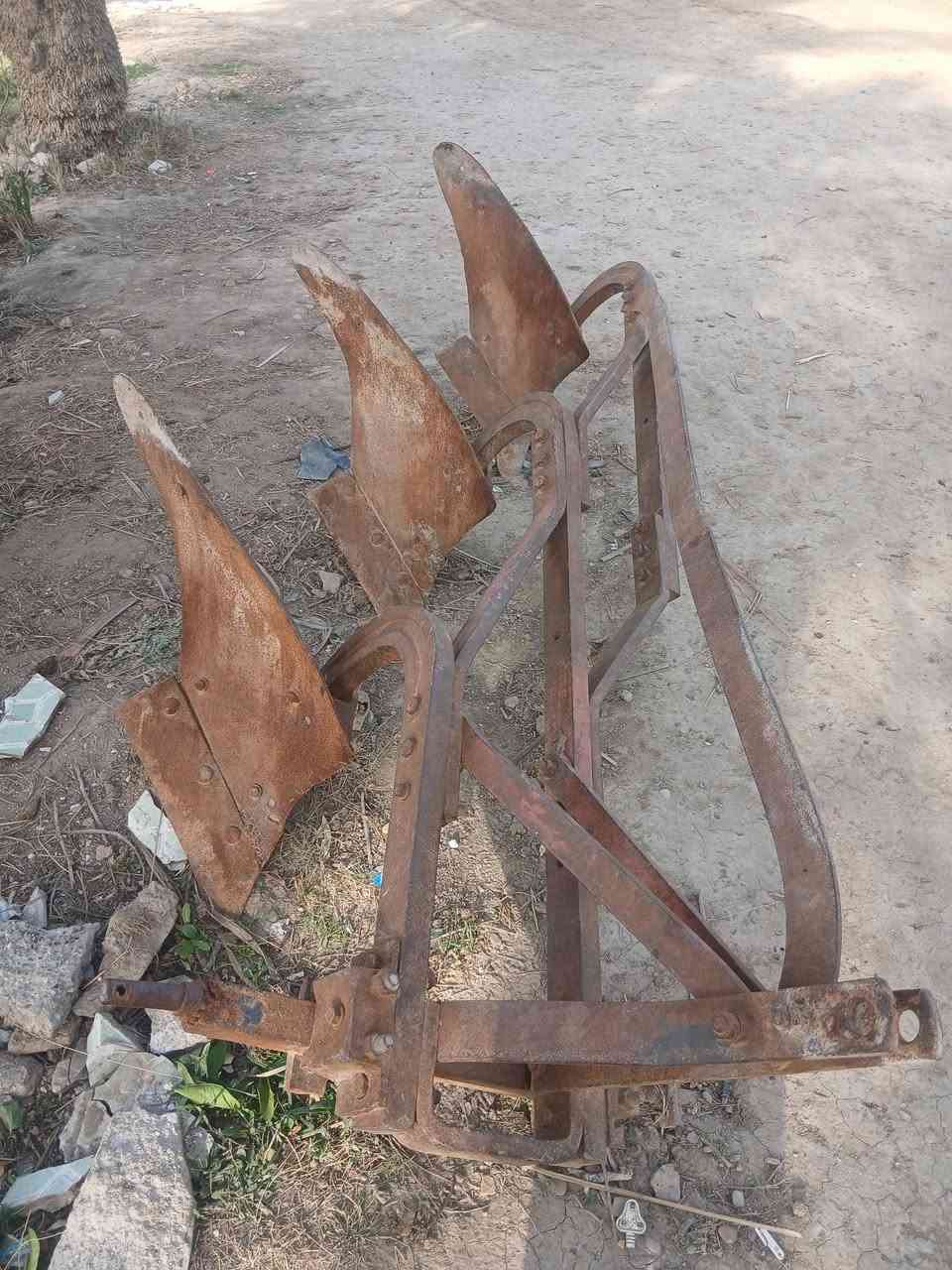 السلام عليكم مكينة عنتر للبيع مع فدان السعر ثلاثة ملايين لاستفسار الرقم ***********,***********
