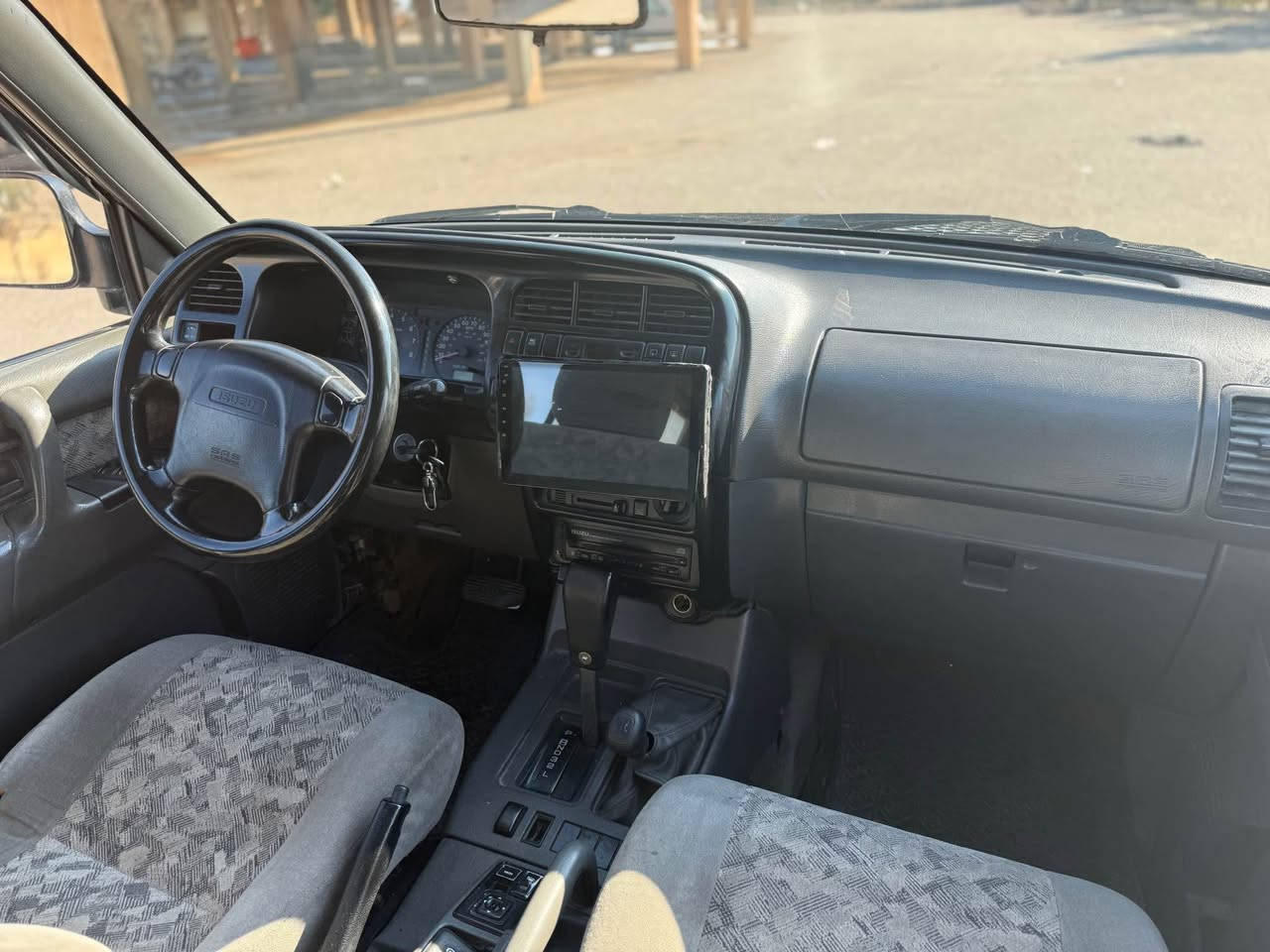 تةنها ٦٨ وةرةقة 😱 ٥ وةرةقة غةرامه 

ئايسوزو ٢٠٠٠ فول مواسةفاتة بةس سلايت نيية رةقةم اصلية تةحويل و وةكالةي بةشةرتة بي بوياغة سةيارةكة دوو شويني تةعديلة گيرو مةكينةي بةشةرتة دةبل ئةكسلي بةشةرتة سةيارةكة نموونةية لة جواني ٤ تاية و ويلي نويي لةژيرة ناو داخيلي سفر سفرة وةك شةريكة ماوة ٥ وةرةقةي غةرامه لةسةرة يةكسةر بيگيرةوة لةدواي مةعمةلة 

سعري// ٦٨ وةرةقة
شوين// كؤية 
*********** كويسينجاك, أربيل
