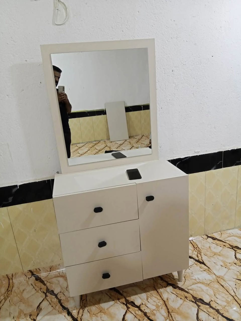 سلام عليكم غرفه جديده صارلي يومين من جبتها طلعت صغيره وياها دوشك هم جديد سعرها 400 وي دوشك  مكان بصره القبله حي القائم


**إذا كنت صاحب هذا الإعلان وتريد حذفه لأي سبب، رجاءا أرسل رسالة إلى الدعم الفني**