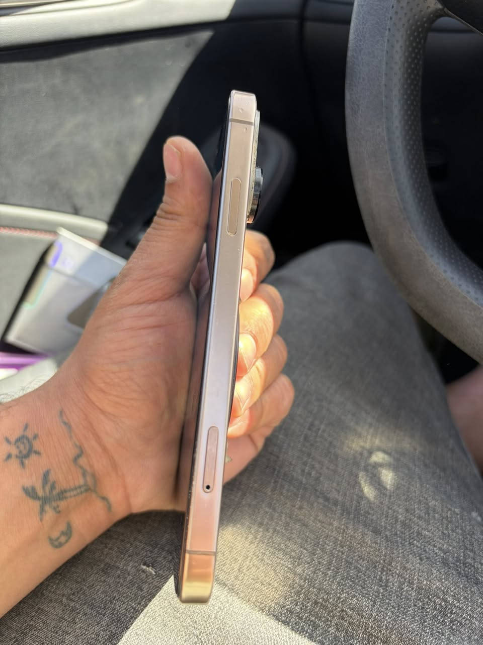 السلام عليكم
اكس ار محور 13 برو ذاكره 128 نموذج m الجهاز مبدل شاشه ويرادله ضهر فقط كله شغال ما بي نقص ابد بصمه الوجه سماعات كامرات كلها شغاله السعر 90 قفل ما بي مجال 
مكاني حي الاعلام شارع البداله 
***********
