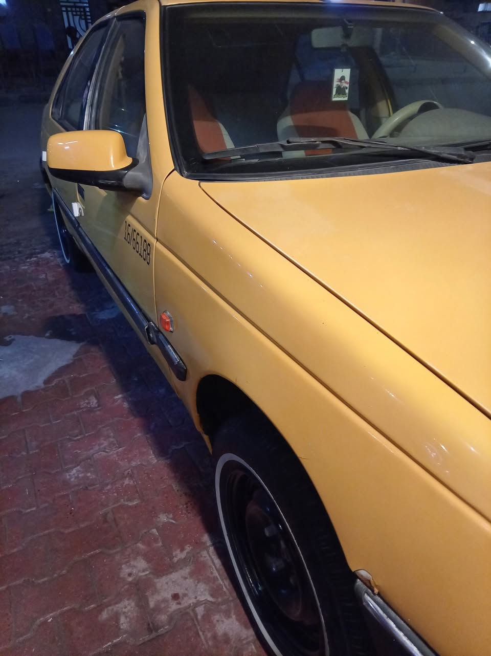 سلام عليكم سياره بيجو 405موديل16سياره حلوه وجهزه مابيه تبديل صولياته كامله رعيه موجود بس يسدد يحولك كبل اريد مراوس بيضه او محور تصال وتساب موجود لمعنده مروس لا يرسل *********** لعنوان بصره
