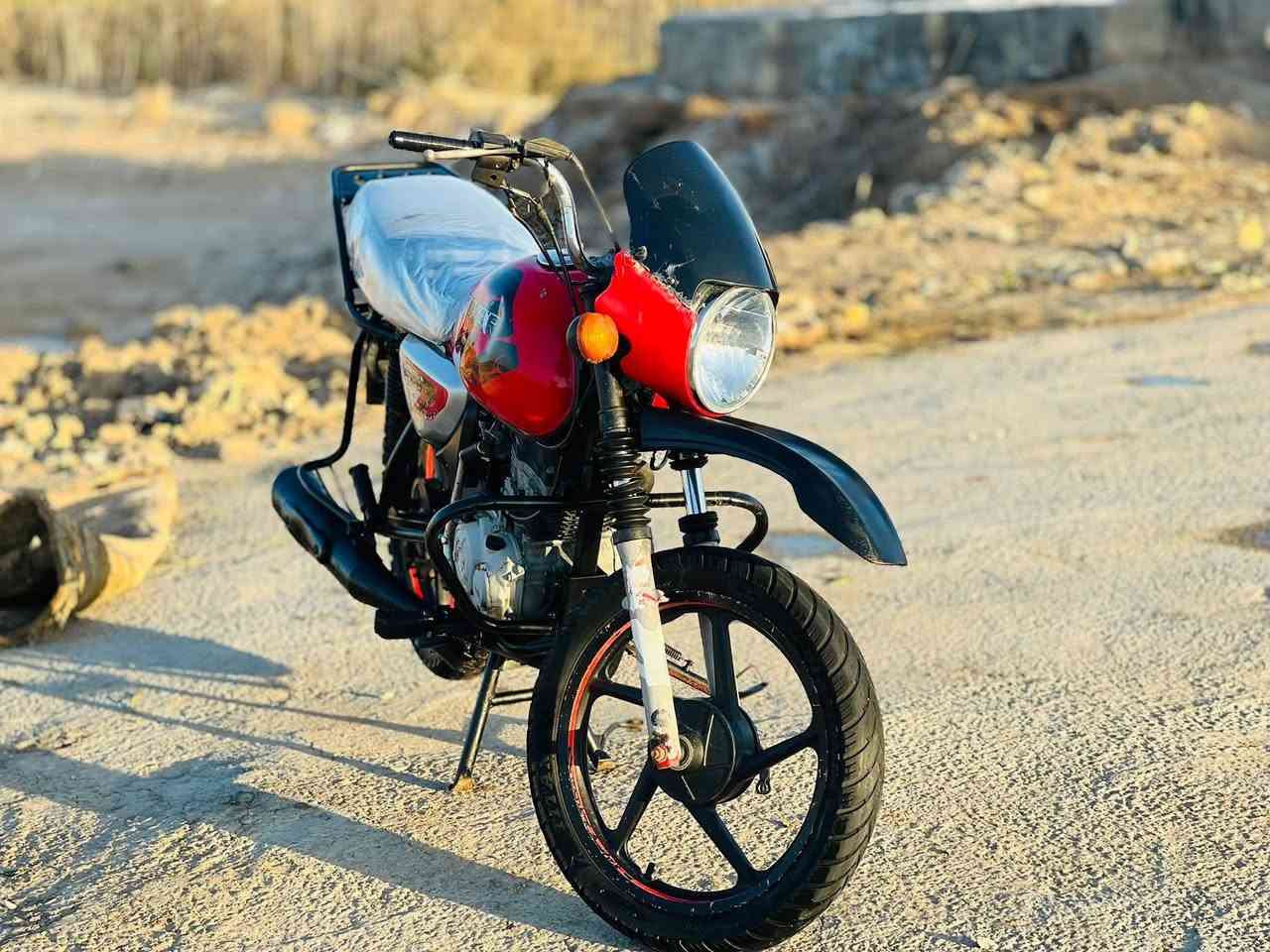 بوكسر باجاج لأصلي جبلي موديل 18دراجت جاهزه وتخبل سعر ٧٥٠ما عوزه برغي من كل نواحي لا تبخير ولا تنقيص بكاني ناصريه قلعه سكر ***********
