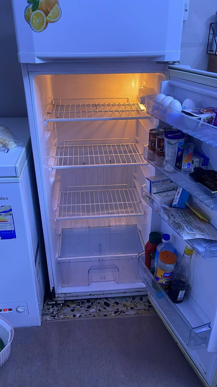 ثلاجة للبيع نظيفة جدا
وشرط ضمان
160 الف ***********
