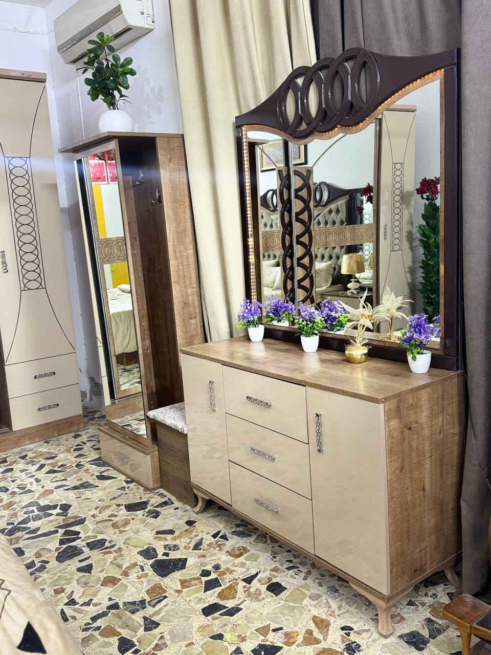 غرفه تركي نظيفه كلش ما بيه اي ضررالسعر 700 وبيه مجال العنوان بابل المركز م  ***********
