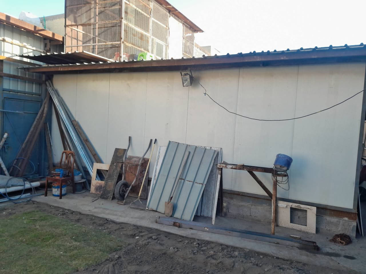 سلام عليكم كرفان للبيع 4×7
نضيف نضافه 95%
بغداد الشعب 
سعره.  3750  قفله
***********
