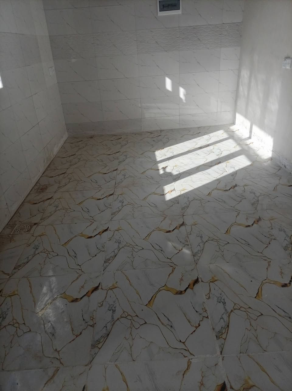 دار للبيع 100متر مربع 10×10بناء جديد منطقه خمسه وخمسين سعره40مليون زراعي ***********
