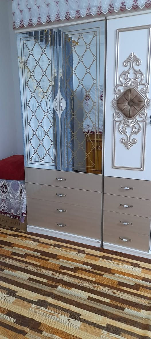 السلام عليكم غرفة تركيا جديده كنتور وزاوية وميز ابو المرايه بسعر مناسب انتصل على هاذ الرقم ***********
