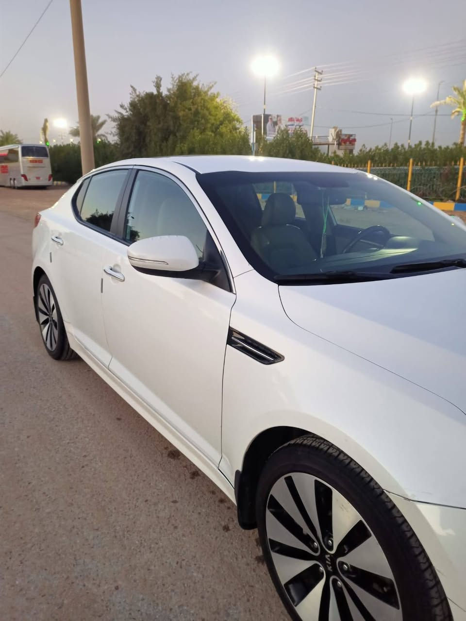 سلام عليكم
كيا اوبتما خليجي 2014
محرك 2400
فول بصمه تبريد خلفي جلد عده البانوراما
رقم أربيل انكليزي
بيه جاملغ صبغ فقط 
السعر 140 قفل قفل
العنوان النجف الاشرف
***********
