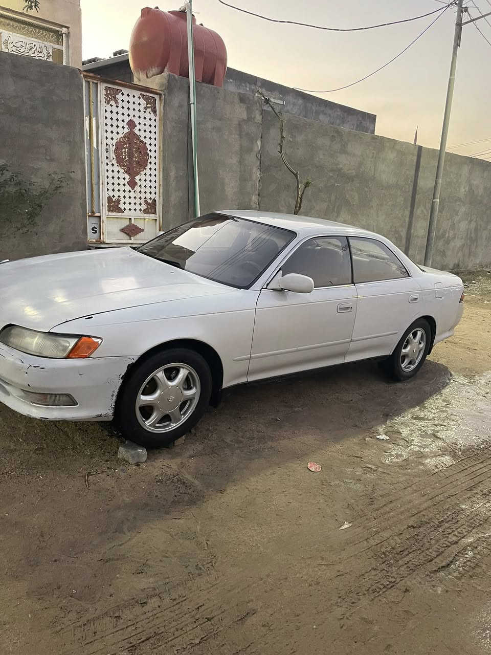 مارك ١٩٩٤مكفوله من الكص والنقل مكينه وكير خير من الله 2.5كلها شغاله حداديه جديده سنويه منتهيه ومكمل هزه باقي بس على المداور وراعيها موجود يريد مداور وقم بغداد موجود السياره بصره /سفوان رقم الهاتف ***********
