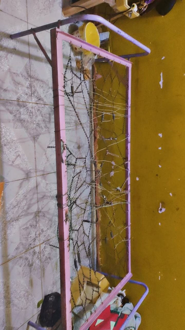 سرير نفر واحد
حديده زين فقط الي بالنص مثل ما موضح بالصورة يرادله تعديل بسيط احنا مخلين كرتون فوكاها تتحمل وزن 
سعرها ٢٥ الف
مكان فلوجة حي جولان قرب مضيف جريصات


**إذا كنت صاحب هذا الإعلان وتريد حذفه لأي سبب، رجاءا أرسل رسالة إلى الدعم الفني**