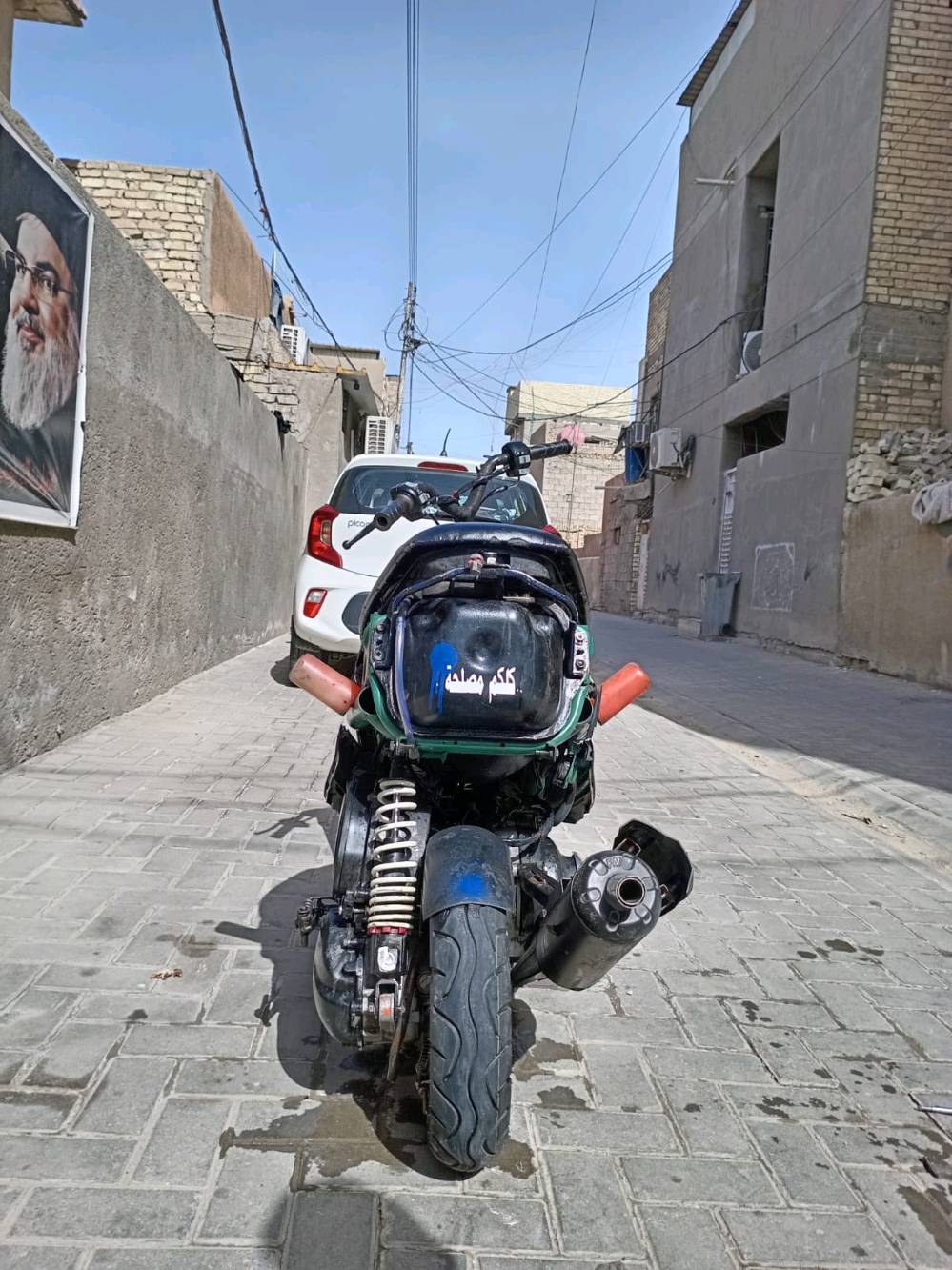 دراجة نارية للبيع، بحالة مقبولة مع بعض علامات التآكل على الهيكل. مناسبة للتنقل داخل المدينة. تأكد من الاتصال للاستفسار عن مزيد من التفاصيل أو للمفاوضة على السعر.