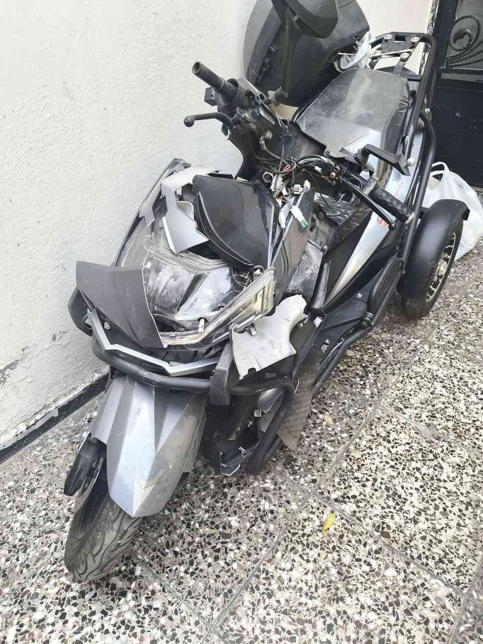 دراجة شحن ثلاثية بيها حادث الجهة الامامية السعر 250000 الف  وبطارية شحن ليثيوم 82 فولت 30 امبير السعر 500000 الف 
للاستفسار  ***********
