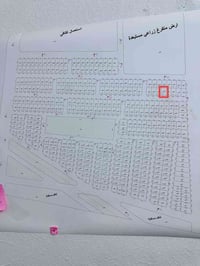 نصف قطعة للبيع بالمربع الاول حي الجامعة  التوزيع الجديد شارعها 15 متر ...