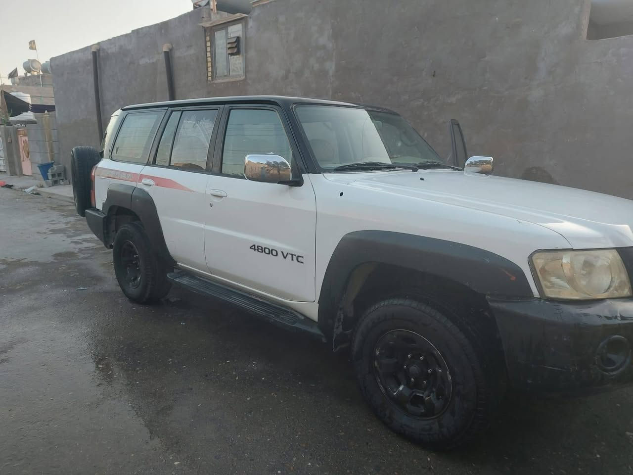 السلام عليكم ورحمة الله وبركاته
بترول مال مزاد وزارة الداخليه ٢٠٠٨ حجم مكينه ٤٨٠٠ كير اوتماتيك لوكير شغال تدفئة تبريد مصبوغه تغير لون بس من خارج تخم تاير معاملته واصله للكمرك مراسله عله الواتساب ***********
السعر ٧٥ 
او مراوس
