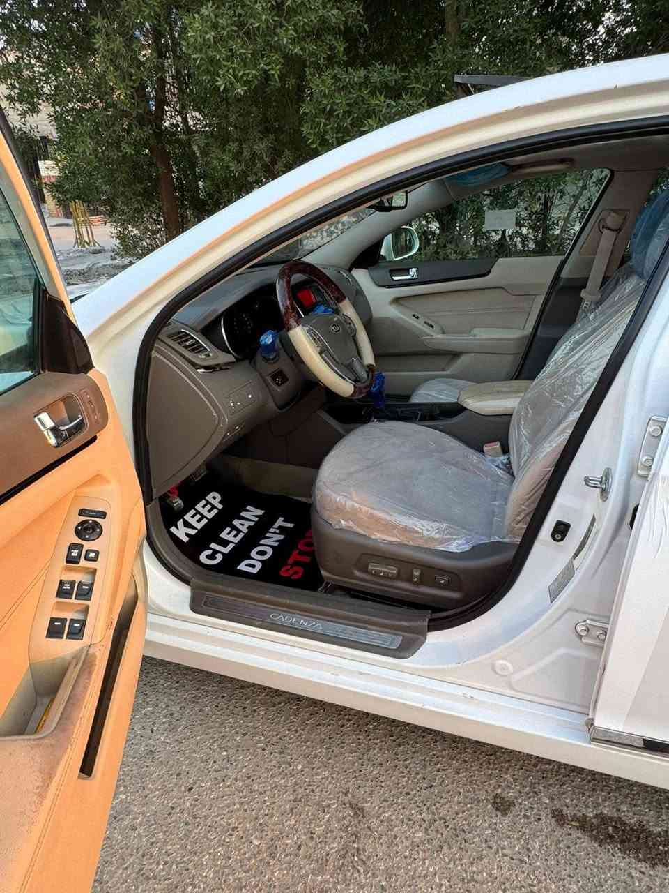 السلام عليكم 🫡
للبيع كيا كادينزا  (ملكي VIP )  رقم شمالي بسمي سنويه هزه رقم جديد تريد وكاله تريد تحويل السياره خليجي موديل  2011
فول مواصفات 1/1
سعه المحرك 3.5دوش
سيارة مال بيت  
بانوراما 
حساسات أمامية 
حساسات خلفية
تبريد قطعتين
بصمه ترحيب 
مقاعد جلد +وكهرباء
مري شفط +شارة بل مري 
بردة خلفية كهرباء 
كامره خلفية
لد امامي وخلفي
سيارة جاهزه ونظيفة من كل نواحي كير محرك كهربائيات تخم تاير  جديد 
بيها مكانين تكحيل كارت 
 والباقي مكفوله من ضربه وصبغ وتبديل  
مكان سيارة بغداد الزعفرانيه 
السعر 126متواجد رقم فقط ***********
