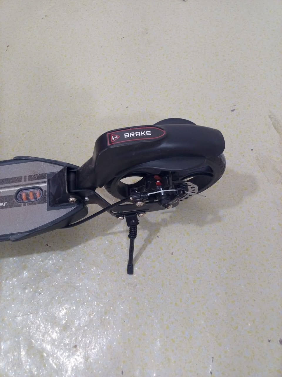 السلام عليكم سكوتر اصلي
جديد ستوني فتحته زيروو الحجم الكبير  السعر 75 
***********
