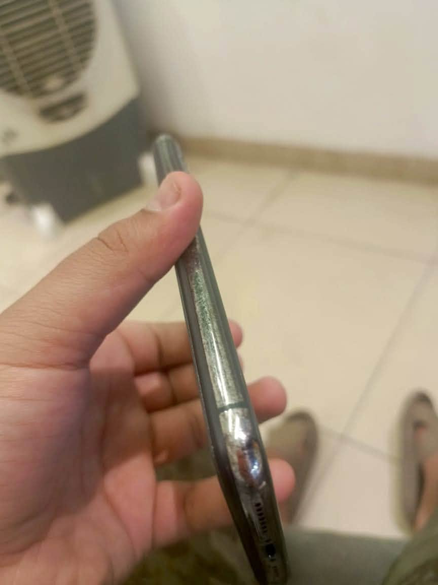 ‏iPhone 11 Pro Max قطعة نادرة مبدل شاشة بطارية وبسعر مناسب 275 وبي مجال العنوان ديالى بعقوبة￼ الاستفسار على الرقم ***********
