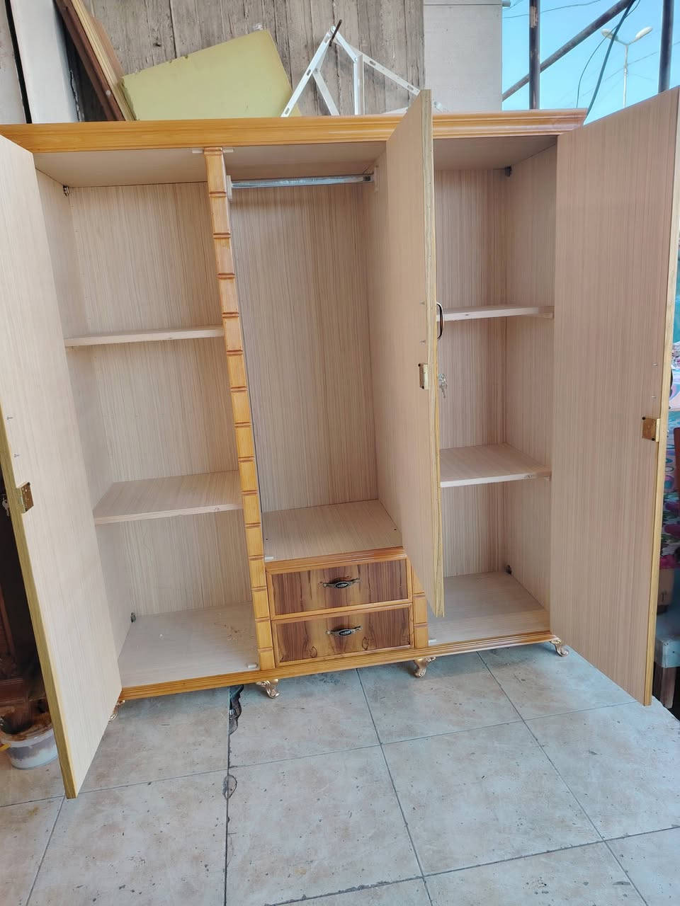 السلام عليكم✋
عرض خاص ومغري بس ٢٧٥ الف🔒 ويتوفر أيضا 4 أبواب
كنتور 3 أبواب شغل درجه اولى توصي 5ملم نقش زان🎟️ فصال تركي شغل عراقي ثقيل جداً درجة اولى شرط للاستفسار وتساب *********** مباشر ***********🇮🇶 يوجد توصيل داخل الموصل 
مستعدون لشراء غرف النوم والقناصير المستخدمة ♥️
