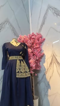 مقاس ٣٨/٤٠ • ملابس