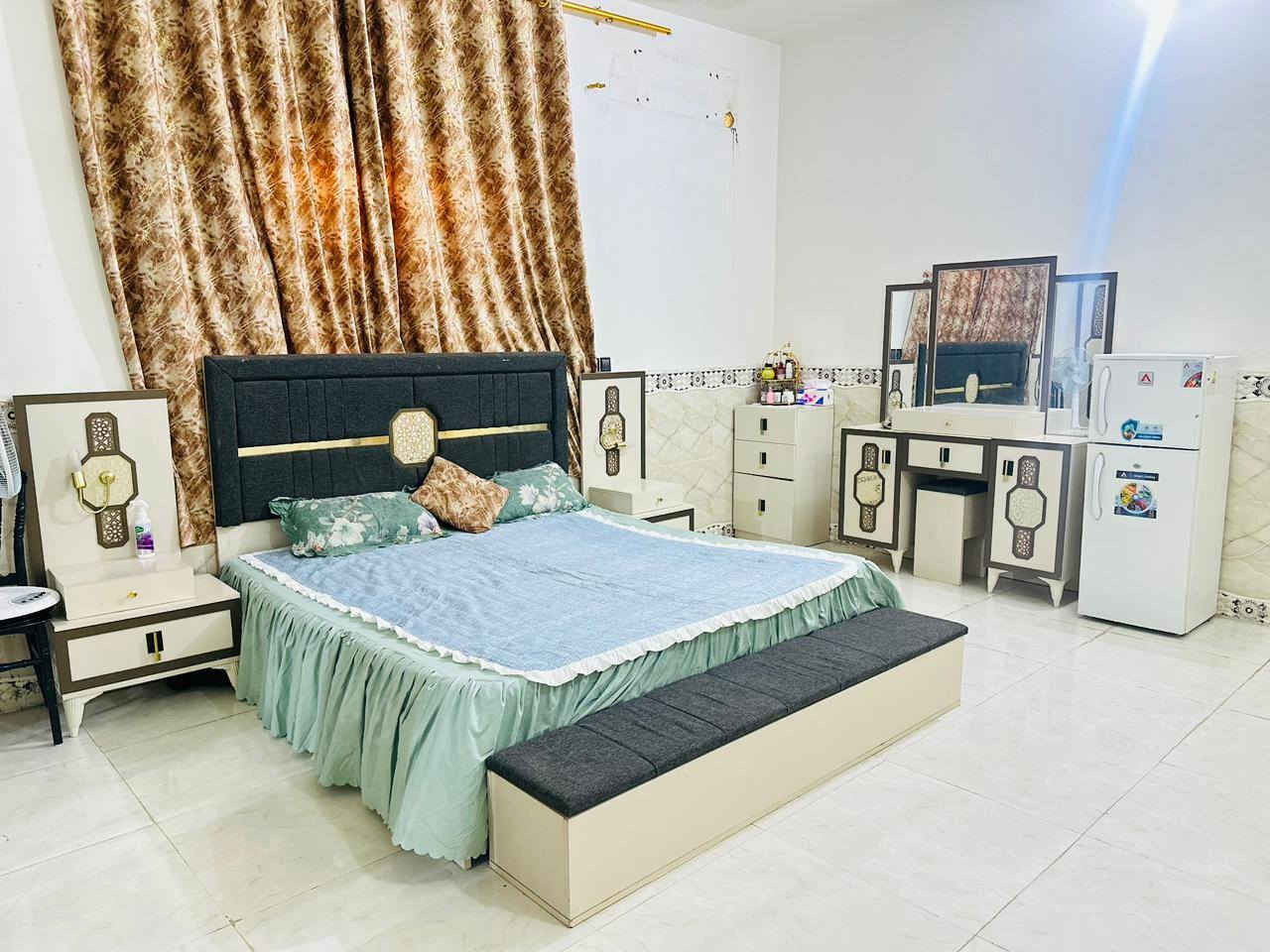 متوفر غرفه تركيه 10 قطع نضافه فول اي ضرر مابيها 
متوفر غرف عراقيه نجاره 
كناتير ابو 5 ابواب 
و4 ابواب 
وكنتور بابين 
باسعار مناسبه جدا 
اهلا وسهلا بكم 
العنوان / واسط نعمانيه شارع 13 مقابل بيت الحاج خيون 
للاستفسار مراسلة الصفحه او الاتصال 
*********** واتساب فقط 
***********
***********
