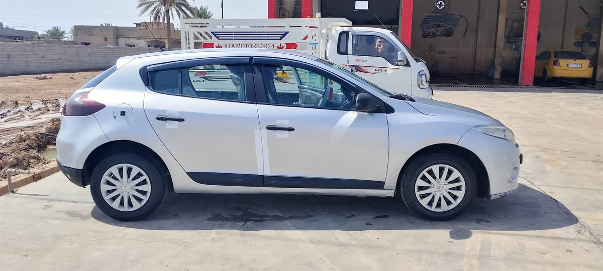 للبيع رينو مديل 2013كفاله مذب عليهه ربع محرك كير كفاله صدر جديد منيدك للشارع مكان ديالى مراوس هم يرهم للستفسار اكثر اتصال وبيك خير وتدلل ***********سعر ب75وبيهه مجال
