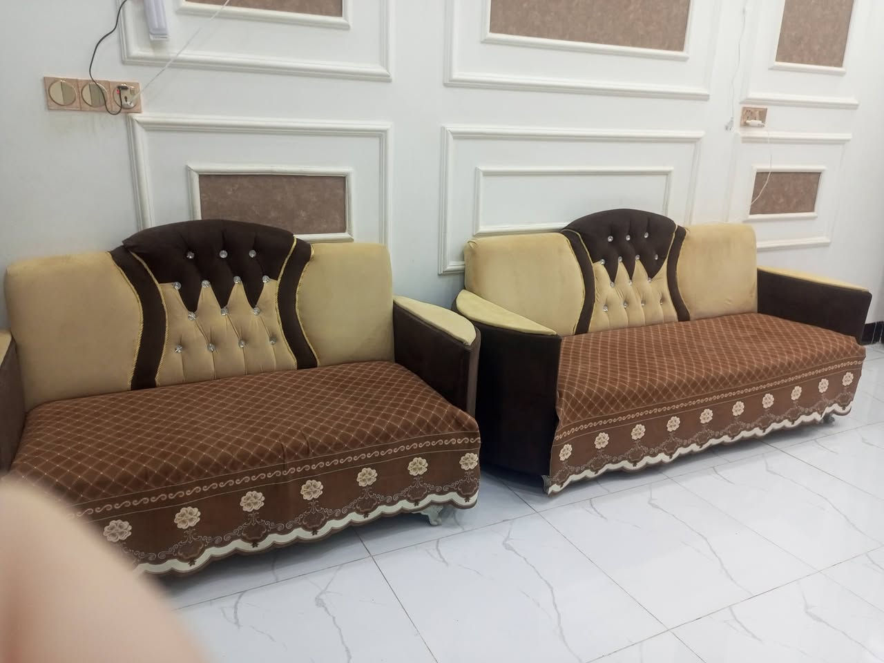 تخم خمس قطع نظيف سعره مع تلبيسه300بيه مجال رقم هاتف ***********
