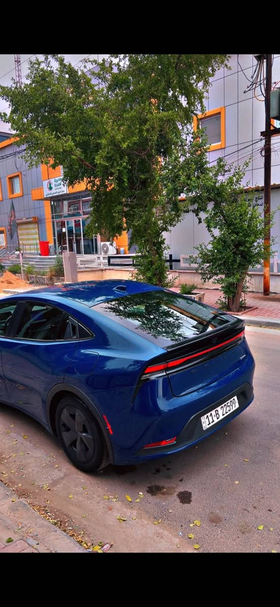 السلام عليكم
تويوتا بريوس صنع يابان
اقوى وافضل واقدم  سيارة  هايبرد  منذ عام 1996 
‎موديل 2023
‎السياره وارد امريكي حادث بسيط اخت الكلين فقط دعامية امامية  وشبر بالبنيد  بدون اي دواخل حتى الراديتر مالها البلادي امانة الله تبريد ثلج يمرض  
ولا ايرباك طاك كلها بلادي 
وكهربائيات وكير ومكينه وحدادية كلها مكفولة  
ترايها يخبل 
‎- سعه المحرك 2000 . + محرك هايبرد 
‎- التفويلة تمشيك ١٠٠٠ كيلو
‎- مواصفات السياره  
‎-بصمة تشغيل
‎- هندبريك بصمة
‎- مانع انزلاق 
‎- تحديد مسار 
‎- مثبت سرعه
‎- قياده ذاتيه
‎- مصابيح زينون
‎- رادار 
‎- نضام الايكو 
‎- شاشه كبيره ، كامره 
Apple 🍎 Car Play ▶️ 
Android Auto 🤖 
‎وغيرها من المواصفات بيها هواي 
‎مواصفات السياره ماذكرته .
‎مكان السيارة بغداد الكرخ  
165 $ وبيهج مجال بسيط 
للتواصل *********** 
اخوان السيارة جديدة وتفيد الجناية امانة وتفيد ابو التكسي
