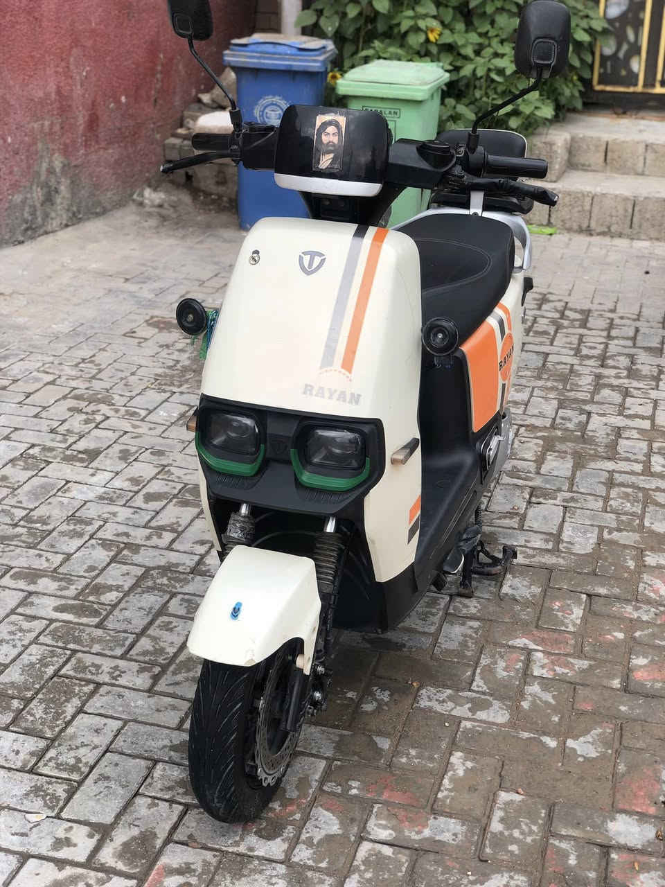 سلام عليكم شباب دراجه ريان ام عيون للبيع السعر ٦٠٠ والاتصال عله هذا الرقم ***********
