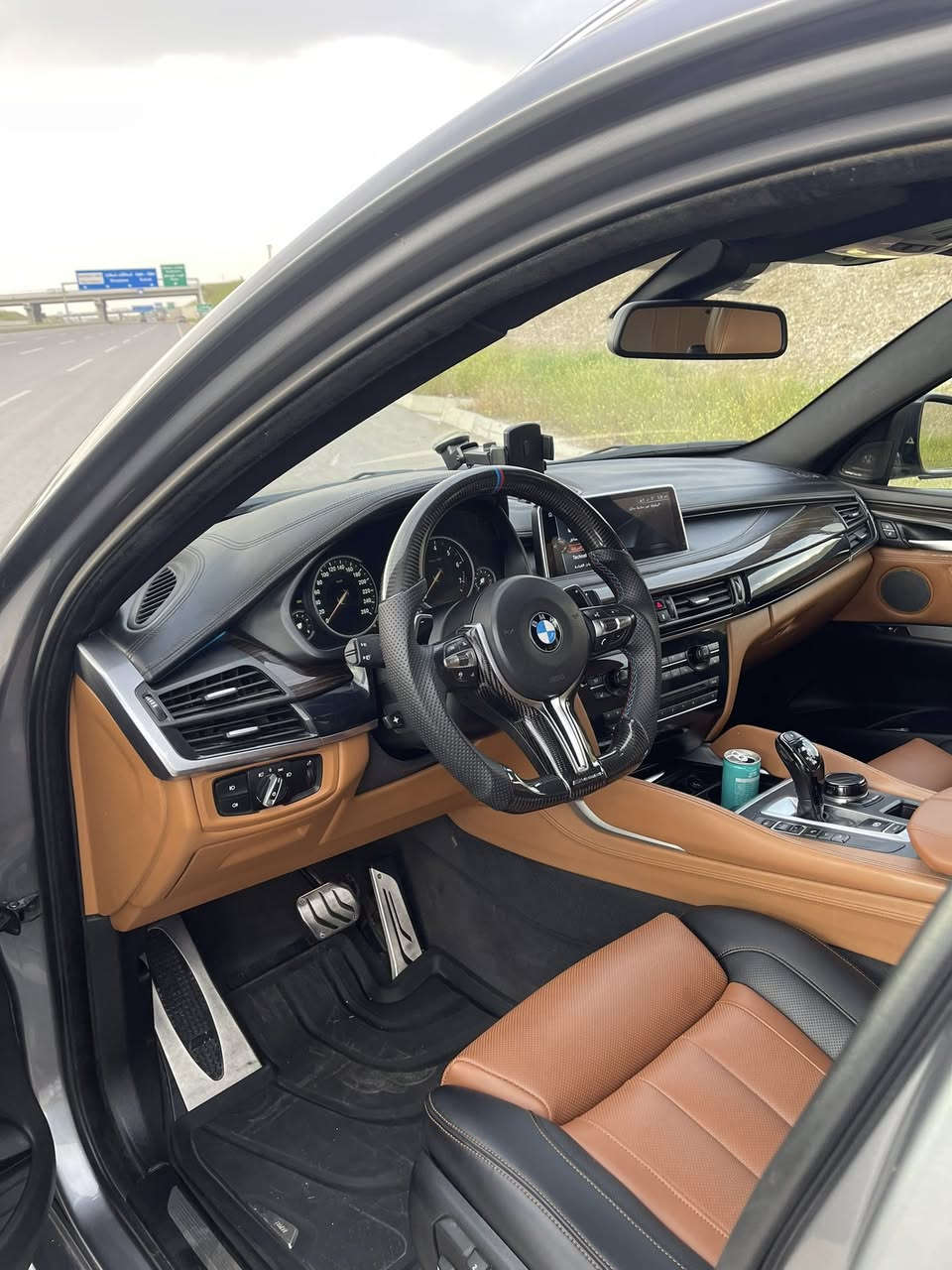 السلام عليكم 
للبيع بي ام x6 50i
موديل 2018 فول مواصفات رادار امامي هدب دسبلي بوب شفط رادارات جانبيه كامرات 360 كشنات تدفئه تبريد وباقي المواصفات المعروفه 
السياره خليجيه صبغ بسيط في الجاملغ الخلفي اليسار 
السعر 28
للاتصال 
***********
***********
***********
