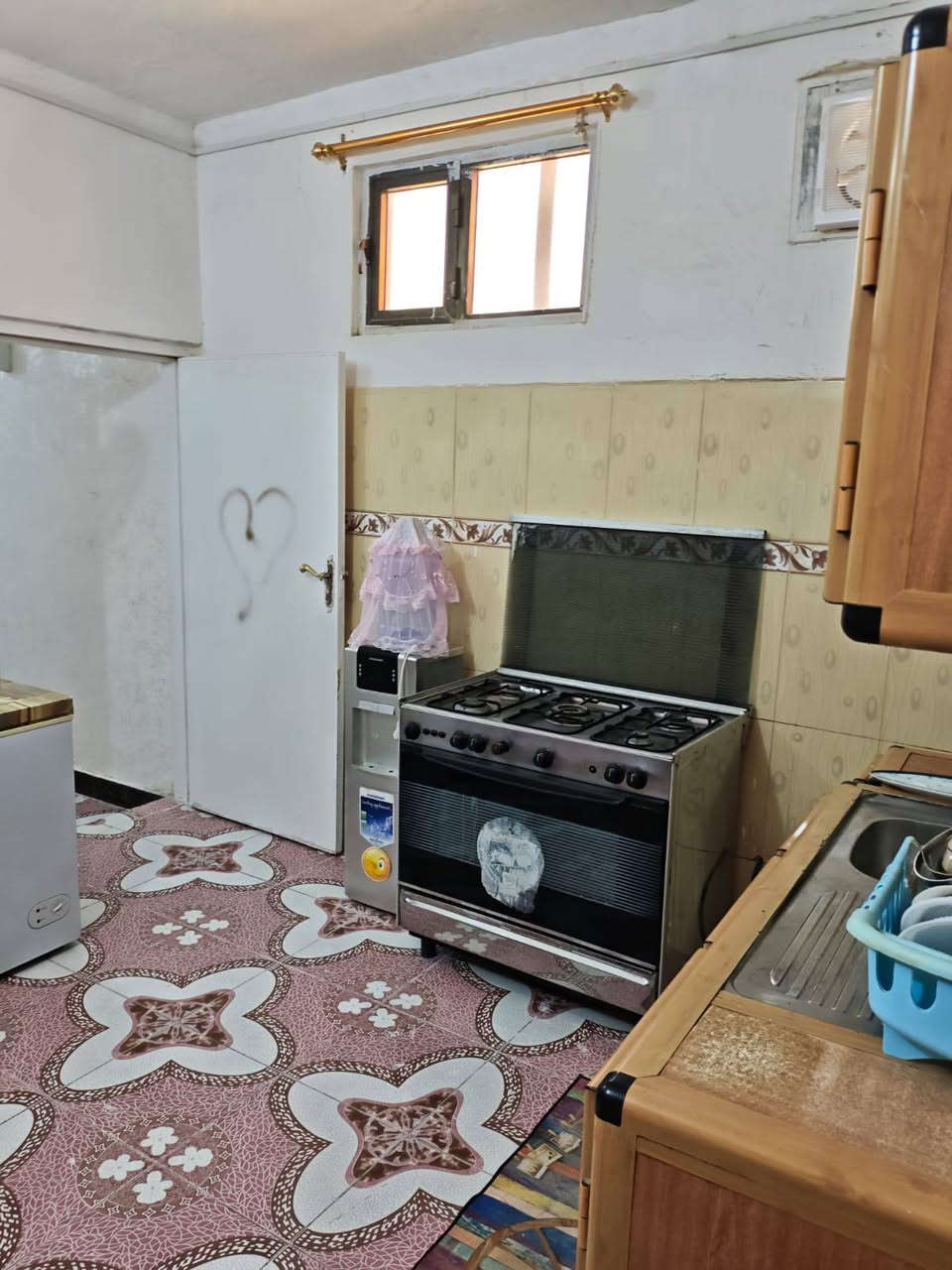 بيت مؤثث شارع الصفا الموحيه
ب750 الايجار 
*********** 
***********
