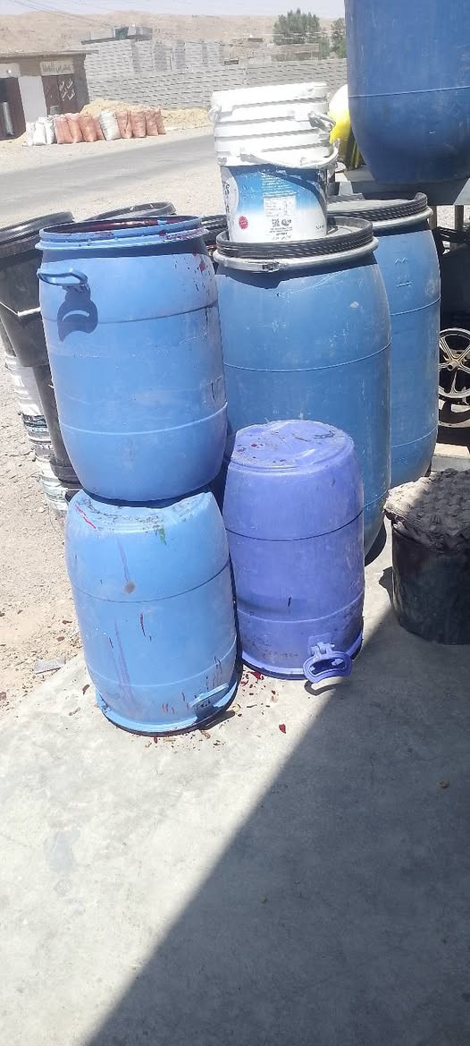 السلام عليكم يوجد سطول 3ب 5الف 
جلكانات 3ب5الف براميل 15الف برميل طحين 19الف
العنوان شاطي الجدر 
هاتف ***********
