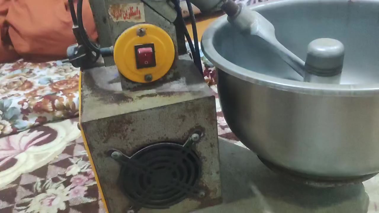 سلام عليكم عجانه اصليه ايرانيه استعمال قليل تشيل 5كيالو عجين سعرهه 100 وتساب ***********
