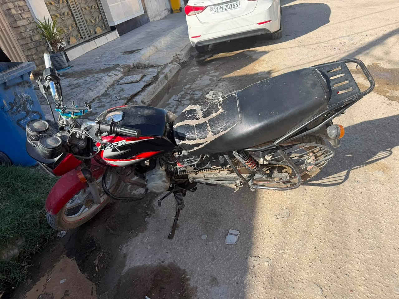 دراجه بوكسر ٢٢ نظيفه كفاله محرك وشاصي 
بيها ورقه منفيس ومكاتبه تكفلك سرقه و اي شي
تواصل ***********مكان دوره ابو دشير
