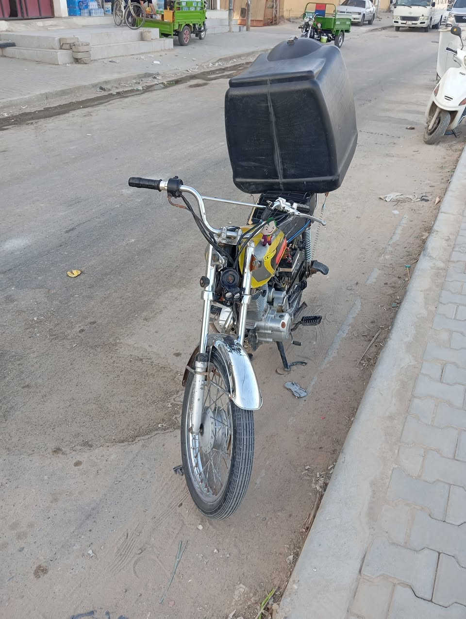 دراجه للبيع ادوات كلك كهربائيات كلها شغاله لايت   سلف عوزه بس باتري سعر 350 وبيها مجال الشراي مكان الهوير ***********
