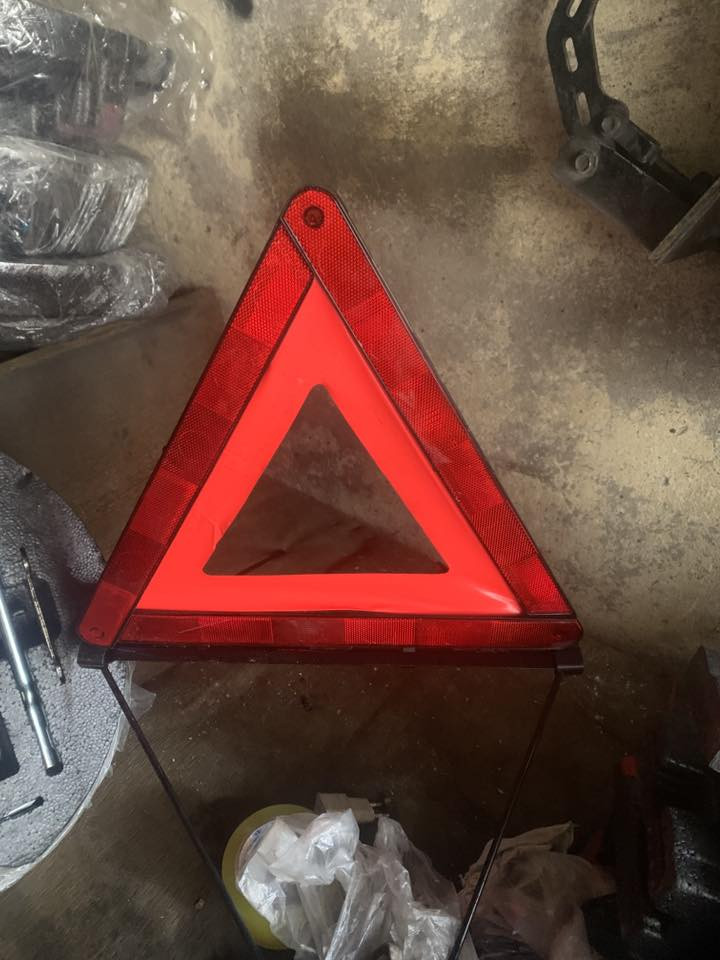 سلام عليكم
عدها طوارء 

مثلاث فسفوري اصلي 
فلينه ترهم ع كل سياره حجم15
سعرهم 20الف 
كميه خير من الله 
محل موصل صناعة معارض 
قرب ساحة وكلاء 
تحياتي للجميع


**إذا كنت صاحب هذا الإعلان وتريد حذفه لأي سبب، رجاءا أرسل رسالة إلى الدعم الفني**