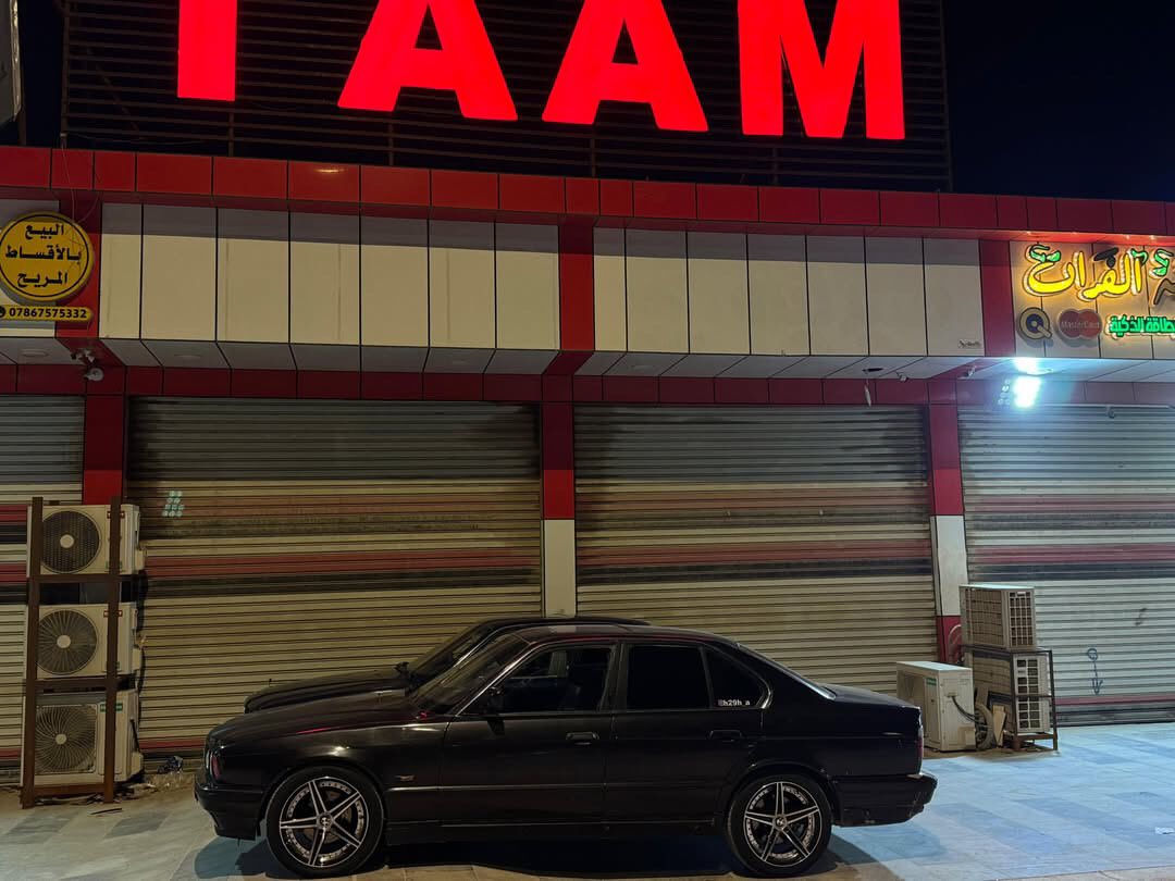 السلام عليكم بي ام 525 مسكر كير عادي
رقم بغداد مشروع وطني تحويل ثاني يوم سنوية لل28 السيارة مكينة كير جاهزة شغل واطلع وين مايعجبك
نقوصات السيارة 
بنيد يحتاج صبغ
تايرات الخلفيات تعبانات
حدادية نص عمر
ترتيبات بسيطة ماتكلفك والسيارة اعيد واكرر جاهزة ماتتعبك شغل اطلع وين مايعجبك بنقوصاتها 
مكاني ناصرية مركز عارضها ب36 وبيها مجال بسيط رحم الله والديك اذا مو شراي لا تدخل وتدوخني وعمله مااعامل بالتلفون تجي وتگلب وتقتنع بذاك الوقت نسولف بالسعر ومايكون خاطرك إلا طيب *********** خابر وتدلل.
