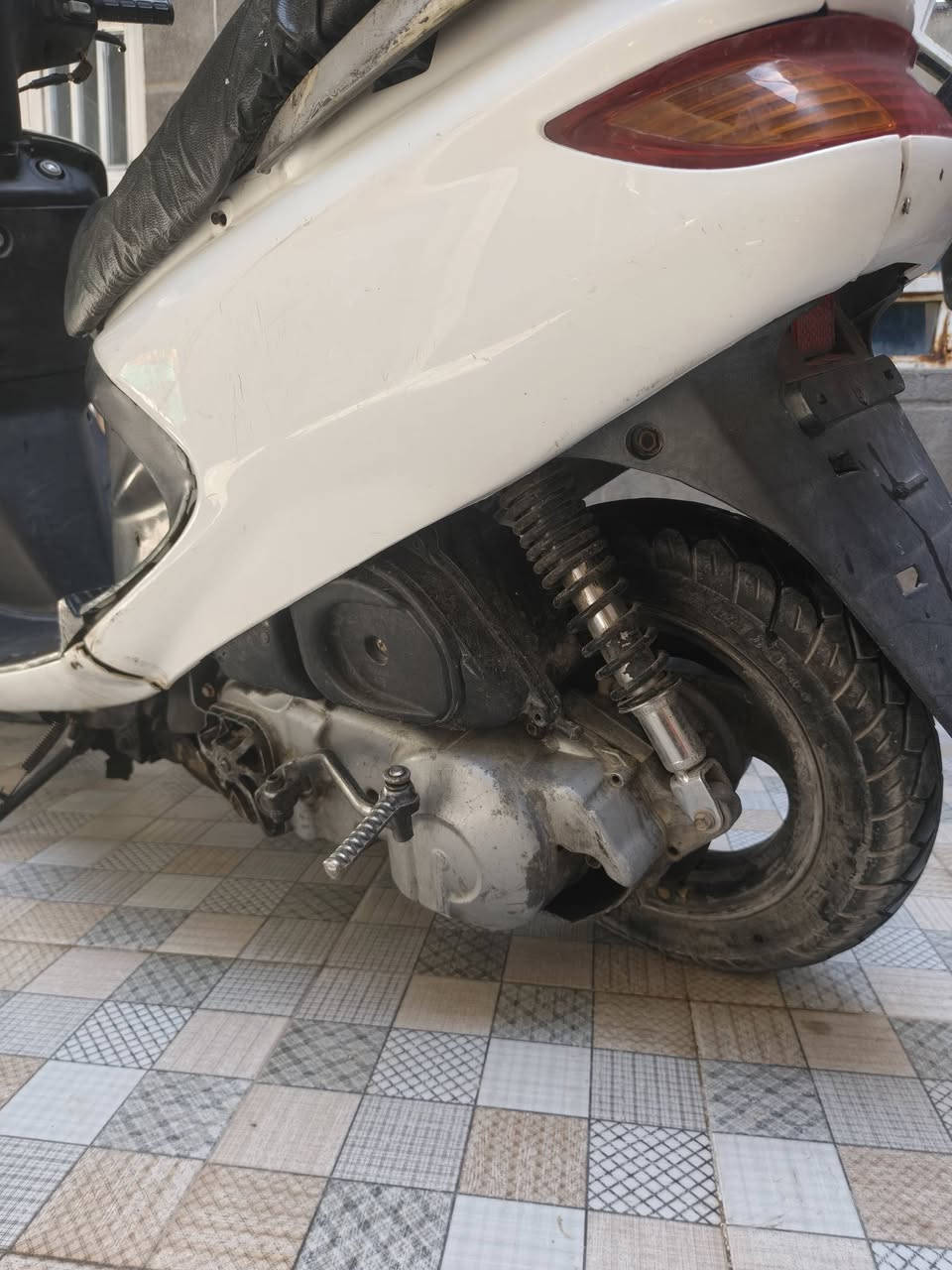 السلام عليكم دراجه فراشه للبيع
الدراجه نضيفه مثل ما واضح بل صوره محرك نضيف لا ينقص ولا يبخر من اشتريته لليوم  ما مبدل بي شيء غير الدهن فقط بيها صوت بل صالنصه طاكه لو كعكعه الباقي كله مكفول هورن لايت عالي ناصي زنون ما عايزه شيء الدراجه بس الصالصنه بيها صوت 
رايدها ب 275 علمود الزيارة اريد ابيعها لا تكسرون بسعرها بل سوك اغلى من هيج 
واتساب 
***********
