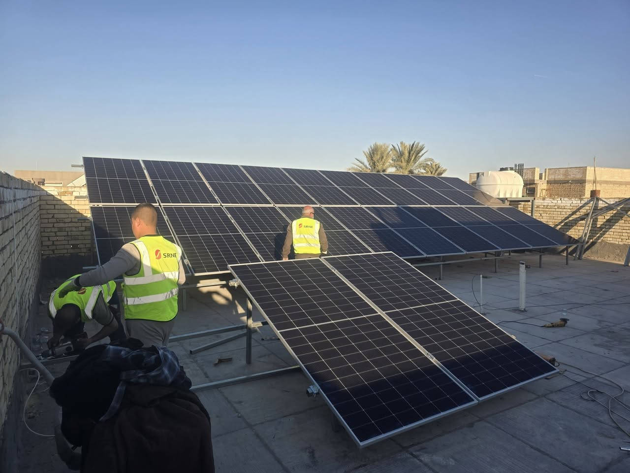 أللهم صل على محمد وآل محمد 

دار أخرى تودع انقطاع التيار الكهربائي. 

على بركة الله تعالى تم تجهيز وتنصيب منظومة الطاقة الشمسية في قضاء البدير.

في دار احد الاخوة الاعزاء.

 40 امبير نهارا 
 30 امبير ليلا

🔵 الواح نوع لونجي 620 واط ذات وجهين 18 باس بار ذات جوده وكفاءة عالية .
🔵 انفيرتر حجم  12Kw IP65كيلو واط بضمان 5 سنوات .
🔵 بطاريات 🔋 16.6KW ليثيوم فوسفات الحديد عدد اثنان ذات جوده وكفاءة عالية بضمان 5 سنوات .
🔵 بدي سيركت مجهز بأحدث القواطع الذكية مع تحكم WiFi لمراقبة عمل المنظومة من اي مكان .

🔵 هيكل حديد مغلون 2 ملم .

🔴مستعدين لتنصيب جميع منظومات الطاقة الشمسية مع الضمان الحقيقي لجميع الأجهزة. 

بإدارة : سيد احسان وسيد غزوان

للتواصل والاستفسار 
الاتصال على الأرقام
*********** سيد غزوان .
*********** سيد احسان .
#النور #للطاقة #الشمسية.
