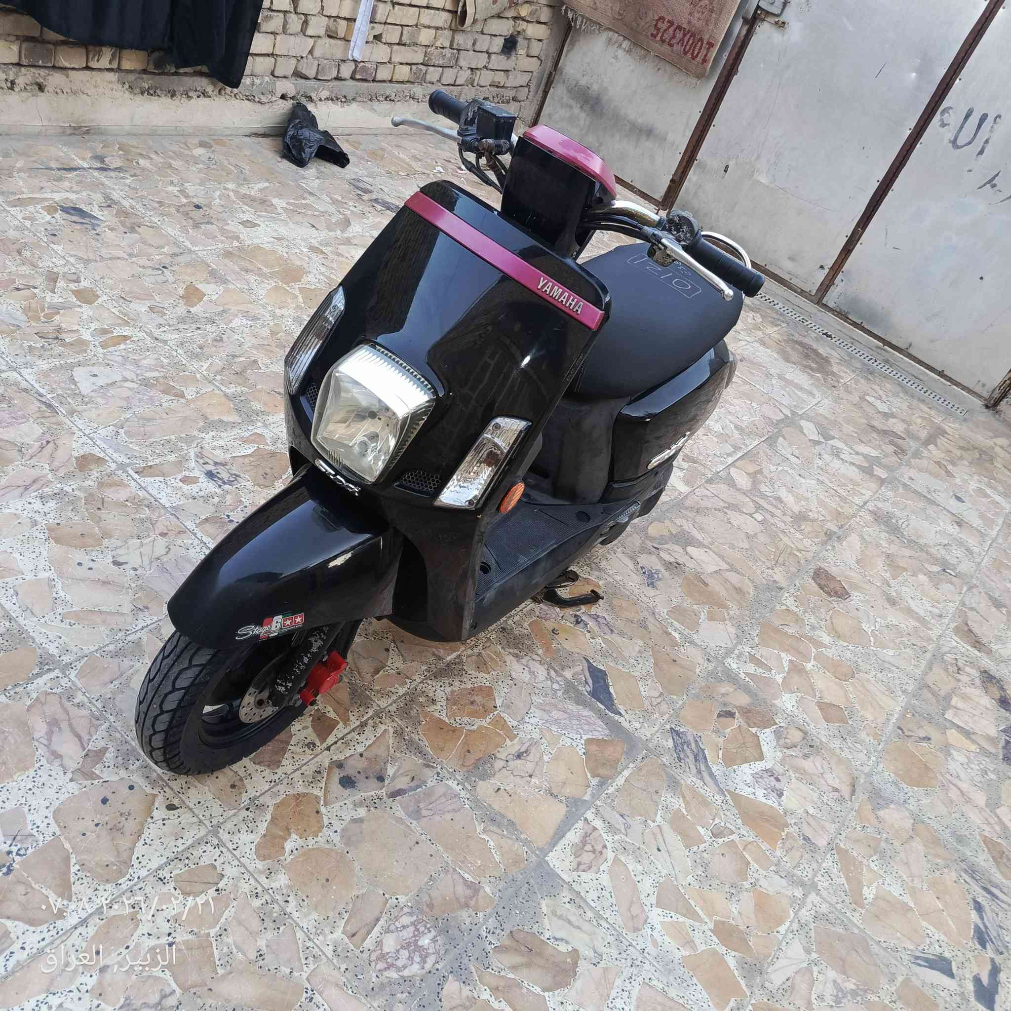 سلام عليكم للبيع ماكس بوليسي دراجه صارله 35 يوم من طالعه من الرمبه بعدهي بل كارتون المكينه ما مفتوحه جديده تايرات جدد ختم واحد الكهربايات كلها شغاله 
  المكان البصره الزبير (السعر 1175)وبيها مجال ***********.واتساب موجود
