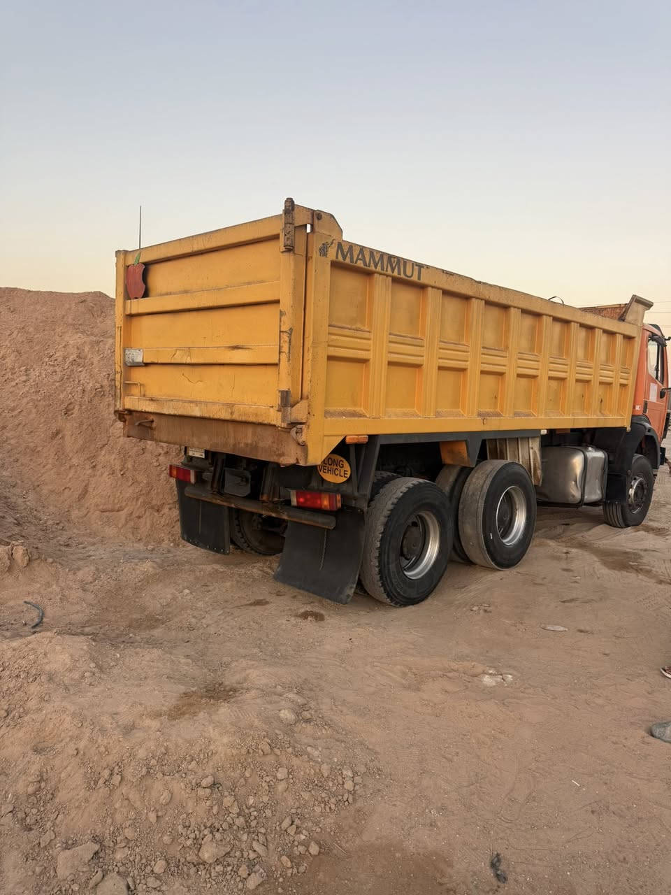 لبيع البي موديل 93. ‭٠٧٧٠ ٣٩٣ ١٩٨٥‬
