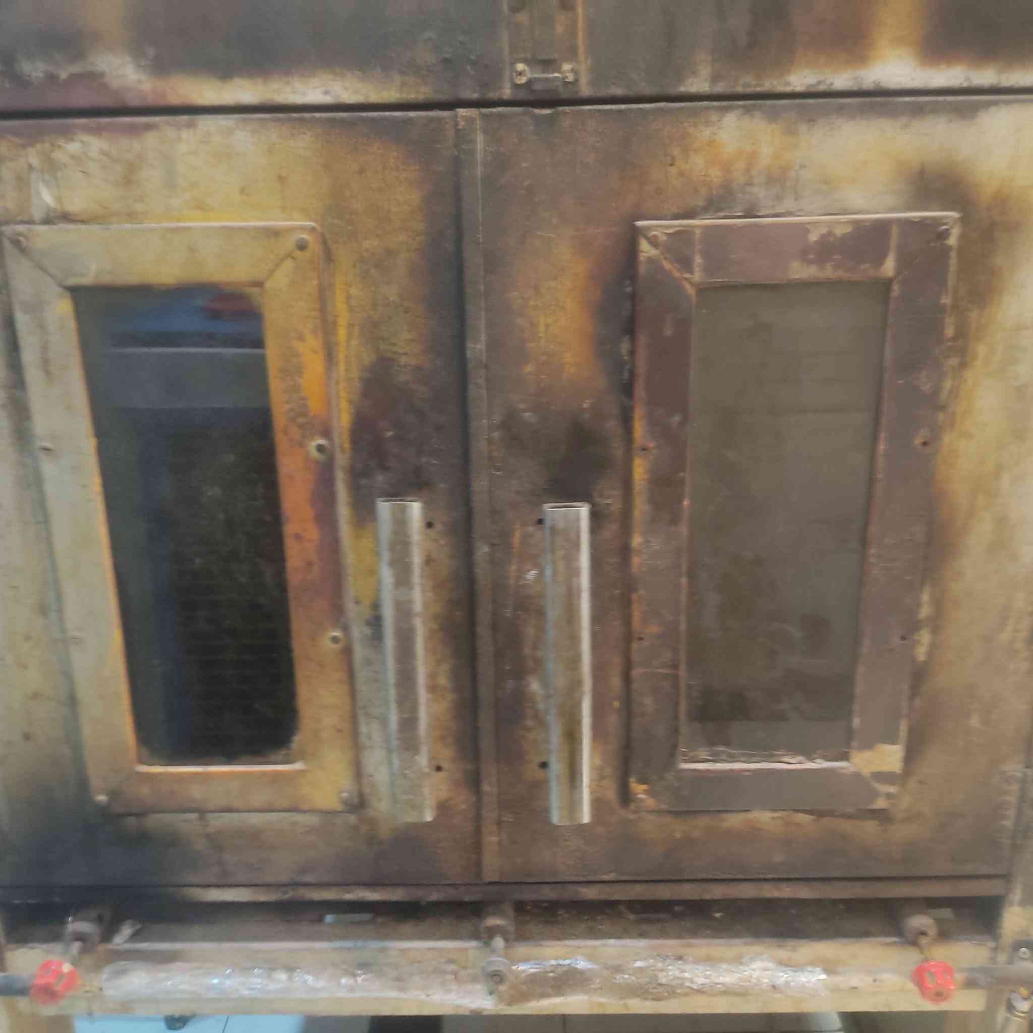 سلام عليكم اخوان عندي غراض معرض حلويات للبيع وعارضه كيك 5ورقات براد125 الف عارضتين حلويات مع عارضه سجق متصله بميزدخل200 الف لعنوان موصل دركزليه***********
