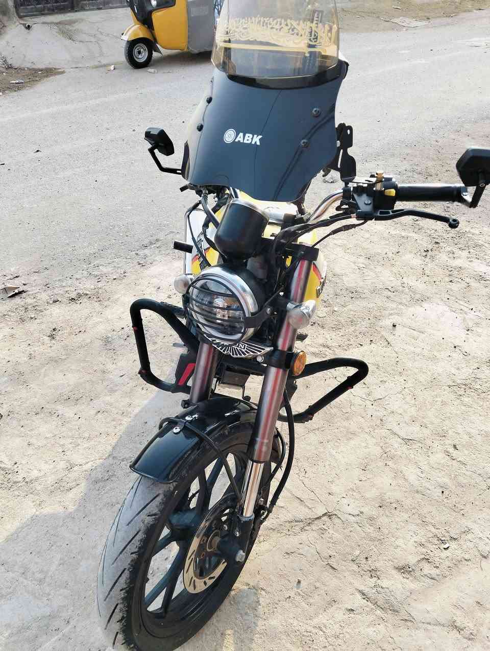 للبيع موديل 23 ماشيه 12 الف مكفوله من كلشي الدراجه مكاني بغداد الحسينيه مال راشديه شراي اتصل وتدلل *********** ملاحضه الجامه الكدام مفتوحه
