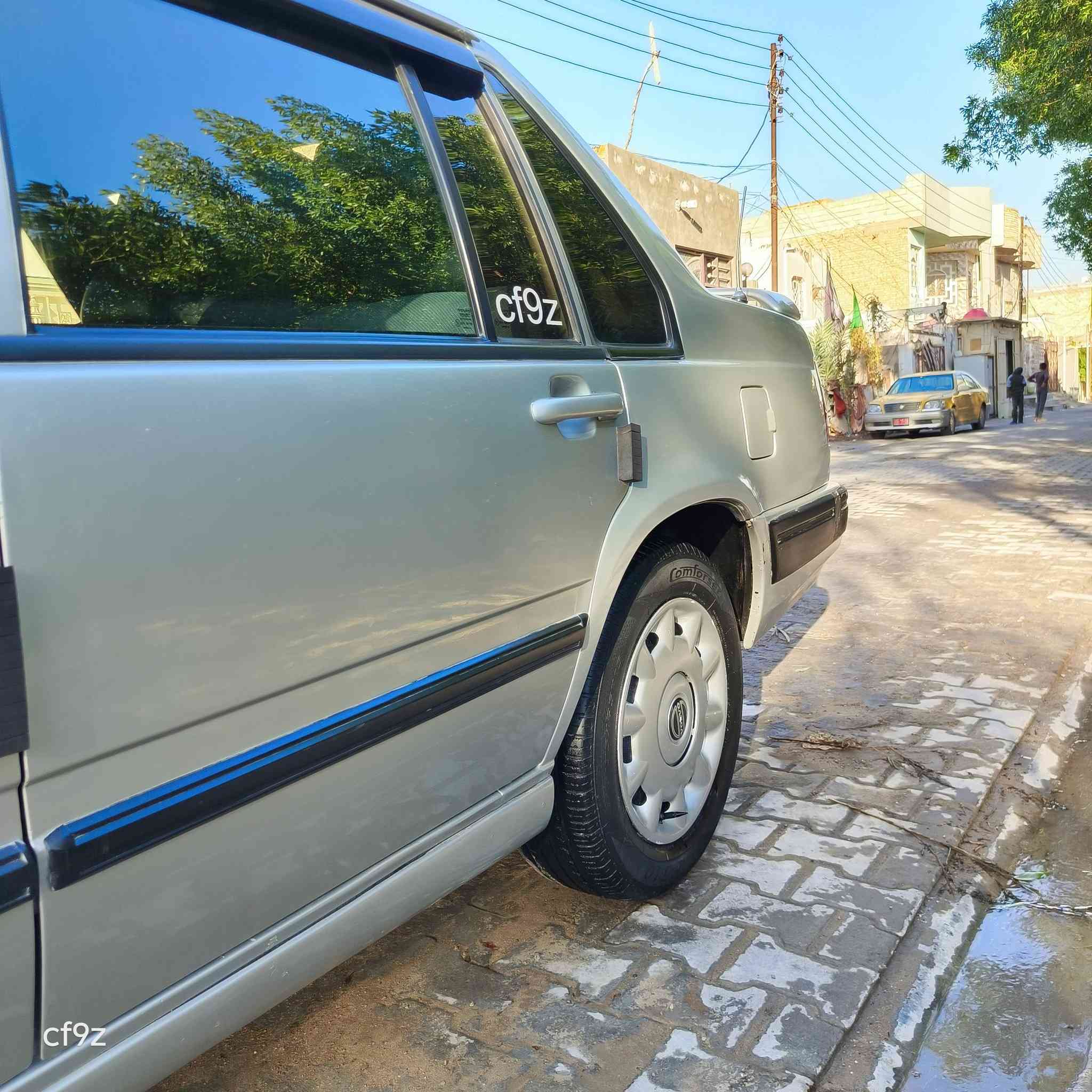 فولفو 940 كفالة
محرك 4 سلندر تيربو 2.0
كير اوتوماتيك
وارد ياباني 
فول مواصفات ماعدة لفتحة 
تبريد شغال بكل وقت 
تحكم كشنات كهربائي + تحكم مري 
شاشة وسستم سماعات وكامرة 
لمحرك بحالة جيدة لا تنقيص ولا تبخير 
مصبوغة عام الجمالية أثر جراد 
دشبول اسود ورصاصي 
كلشي شغال بيها 
سيارة عوزها بس تجفت مشط وتبدل لبور 
أما غير هذني سيارة ماعايزة شي شلعة ومعدل تخبل 
مكاني نجف قرب جسر الإمام علي 
***********
سعر 71 وبيها مجال بسيط
