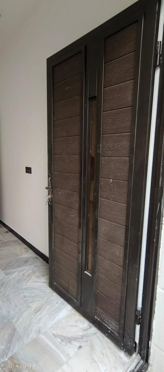 مكتب الزبيدي للعقار🏠🏠
🔊🔊🔊
للبيع مساحة ٤٨ ونص✅
📍الموقع حي القاهرة الشماسية قرب الخط السريع 
🏠يحتوي الطابق الأرضي على طرمة صالة ومطبخ وخدمات وغرفة نوم
والطابق الثاني يحتوي على غرفتين نوم وخدمات
والطابق الثالث بيتونة +سطحين 
📍عنوان المكتب حي القاهرة بظهر تانكي المي
للاستفسار اكثر يرجى مراجعة مكتب الزبيدي الهندسي للعقار🏠🏠
او الاتصال على :***********
