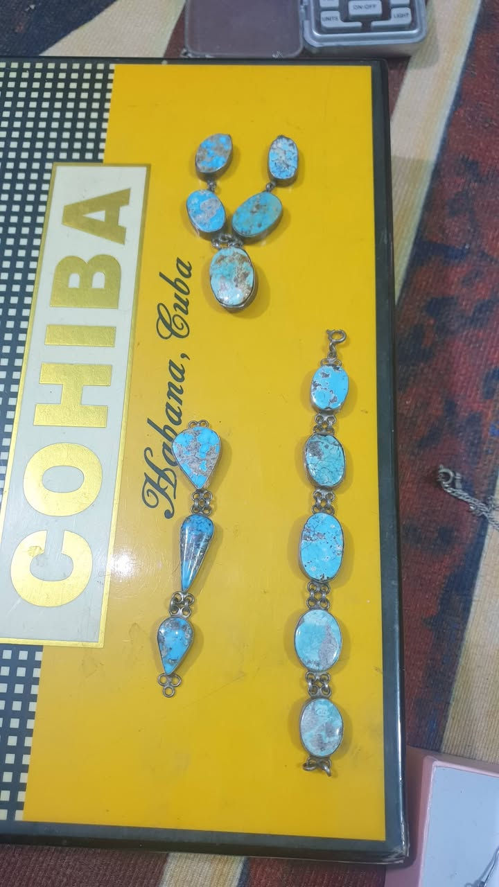 للبيع قلايد نيشابوري اصلي وسوارات وخاتم وتراجي سعر الاغرام ٥ الاف اتصال  ***********
