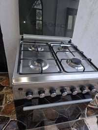 طباخ نظيف  4 عيون شرط شغل فرن السعر 100 وبي مجال بسيط شراي يخابر 07700...