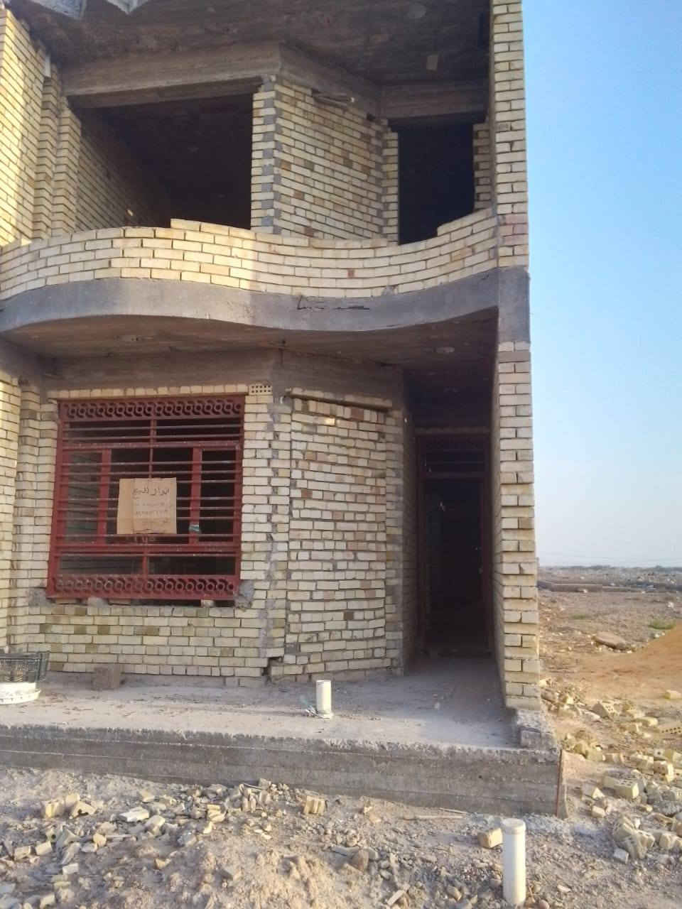 السلام عليكم بيت للبيع مساحة 100متر الواجه 5والنزال 20 مقاطعة 10/2 مربع ال6000 رقم العقار 6935  متكون من صاله ومطبخ وتلاث غرف نوم وصحيات اثنين 
الاستفسار على الارقام 
*********** بي واتساب 
***********
