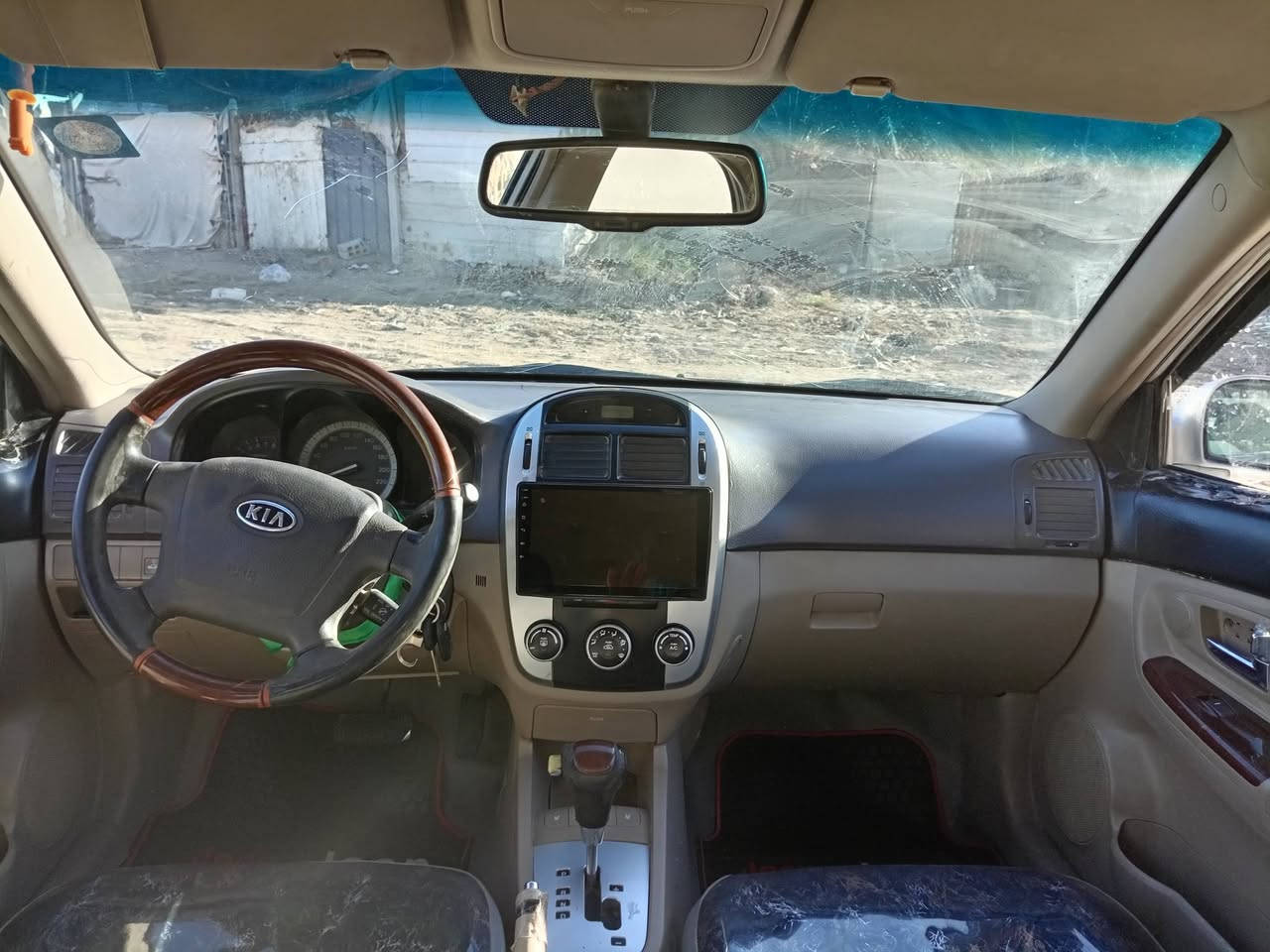 السلام عليكم مو رخصه الإدمان سيراتو 2006 وارد خليجي مكينه 1600 السياره تخم تاير جاهزه السياره من كلشي السياره مال جناي سنويه جديده رقم بابل  اتصل على الرقم ***********
