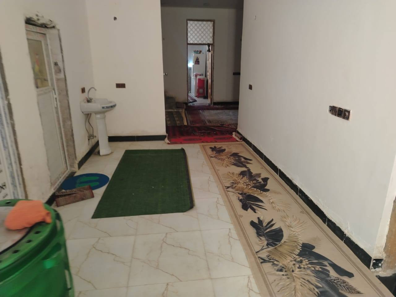 دار للبيع حي الحكيم شارع الوايليه بلقرب من شارع العام عماره بصره طابو زراعي 260م طابقين كل طابق ٣ غرف مع مطبخ وصاله كبيره واسقبال وصحيات داخليه وخارجيه مع كراج البيت جبير ويخبل مال عايله جبيره ب٩٧وبيه مال قليل مجاري وشارع صب متوفره بشارعنه بناء حديث  للاتصال ***********
